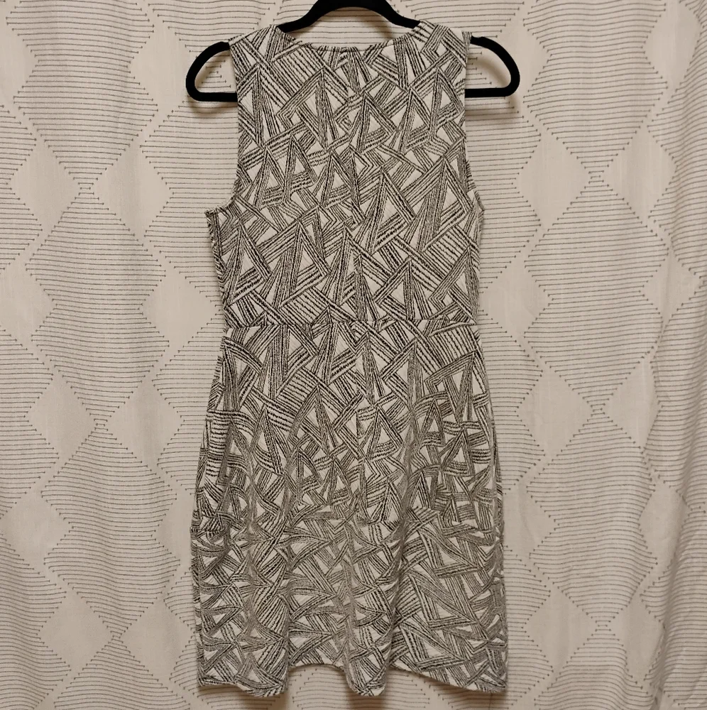 BCBG Maxazria Geometric Black and White Sleeveless Dress Women's Size Small - Picture 6 of 6